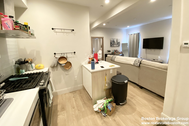 Kitchen - Large 4-bed, 2-bath with in-unit Laundry! Available Sept 2025! Apartments