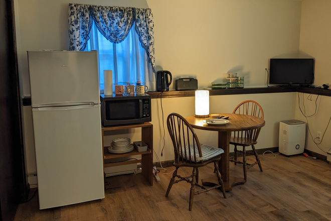 Lounge #1 - Peaceful, quiet room near ECSU, UCONN, & Windham Hospital! House