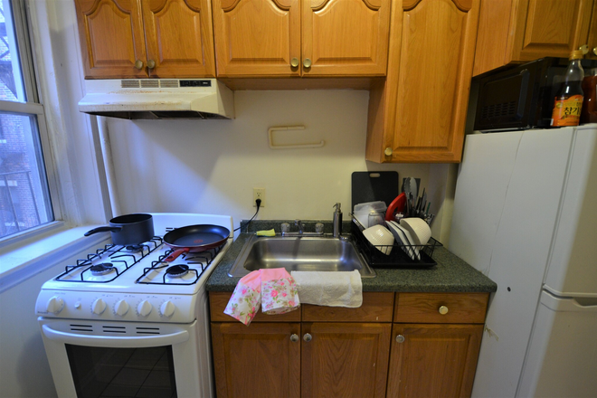 Kitchen - NO BROKER FEE, SPACIOUS 2 BED 1 BA On Peterborough St!! Avail 9/1/25 Apartments