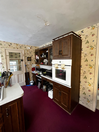 Kitchen - House Apartment, 3 beds, 1 bath, full kitchen