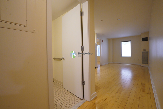 1 - AVAIL NOW-Boylston 1bed Student OK. NO FEE