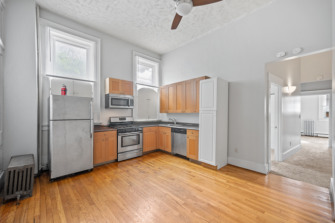 Kitchen - 2419 Vine St Apartments