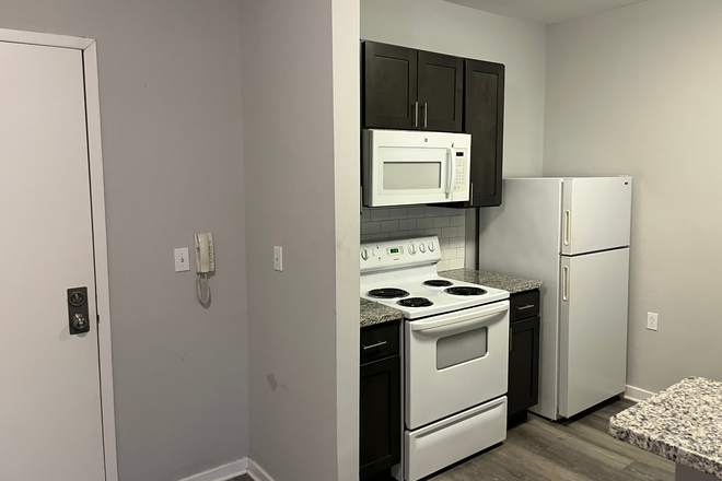 KITCHEN - Cherry Commons Apartments