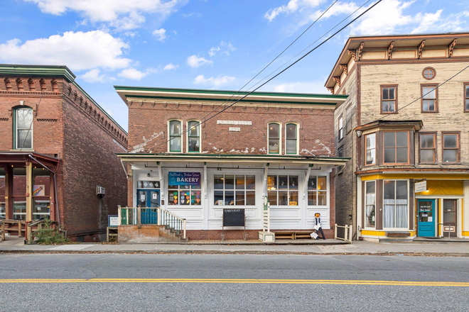 Building - Perfect location/Historic Building 2 Bedroom Unit on Main Street in Bethel, VT Apartments
