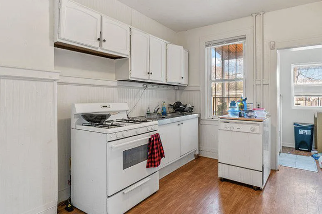 Kitchen - 3215 Guilford Avenue Townhome