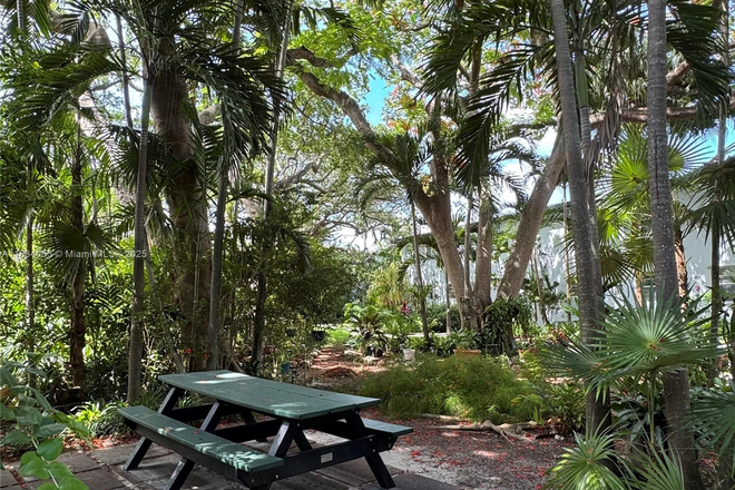 Garden - Bright Room for Rent in 2BR Apt Steps from SoMi, Close to Campus