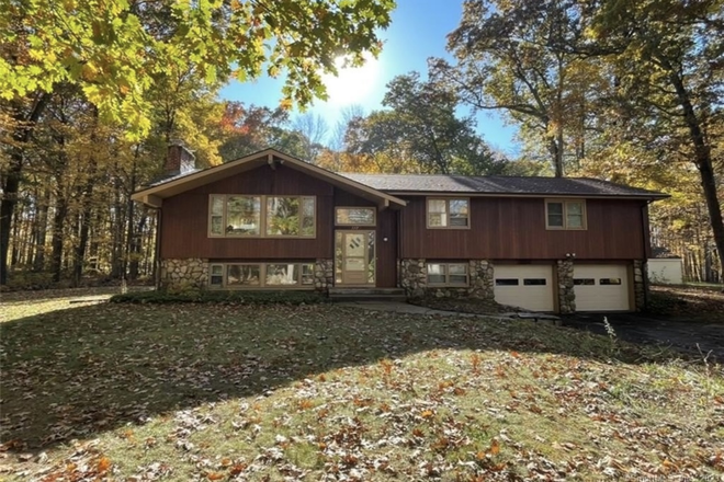 Exterior - 5 Minutes from UCONN, 3BR & 3BA House