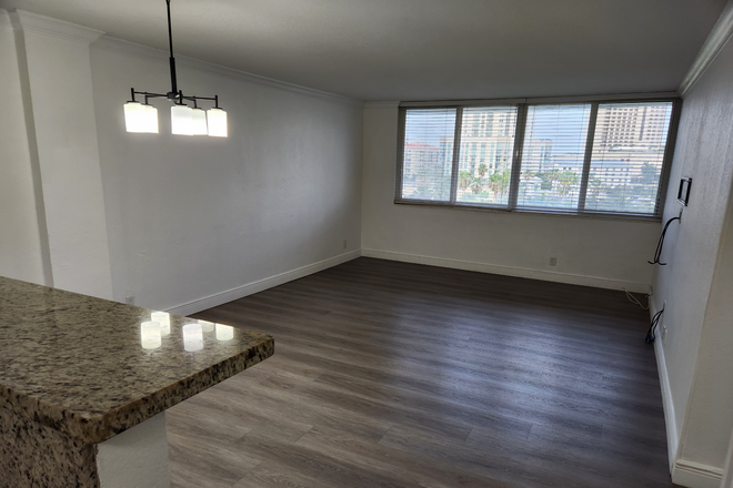 Living area - SPACIOUS 3 Bedroom 2 bathroom condo in heart of Dadeland (right near Metrorail)