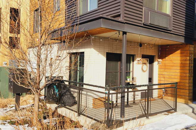 Front porch - Private Bed/Bath + Shared Common Space in S'park West Neighborhood