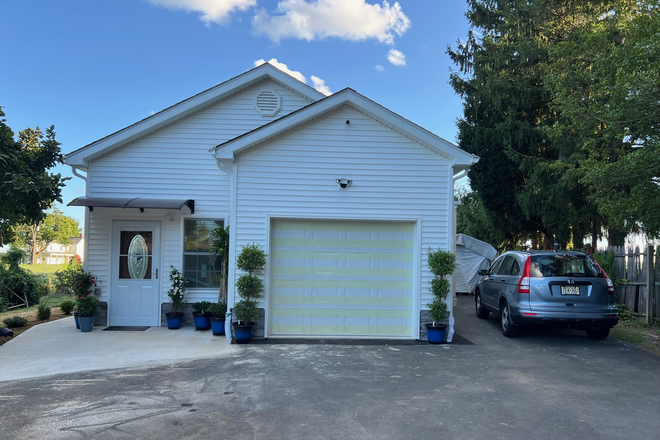 Front house - Furnished 1BR apt-Old Trenton Rd-W. Windsor