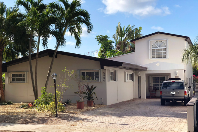 Outdoor Front - BIG 3/2 Furnished Home Near University: Internet & Utilities Included!!! Please TEXT ONLY.