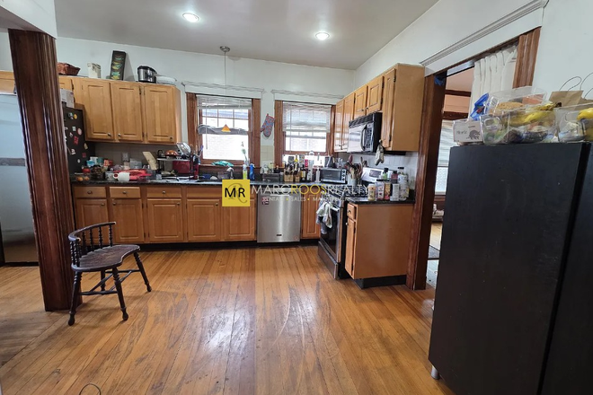 Kitchen - COOLIDGE CORNER 5 BED 2 BATH WINCHESTER ST 09/01 INCL 2 PKG **1/2 FEE* Apartments