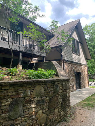 - Detached coach house near WCU and Rec Center