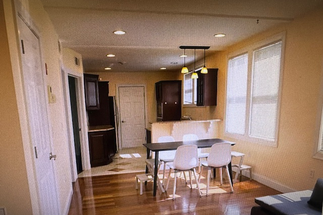 Kitchen - 132 Elton Street Apartments