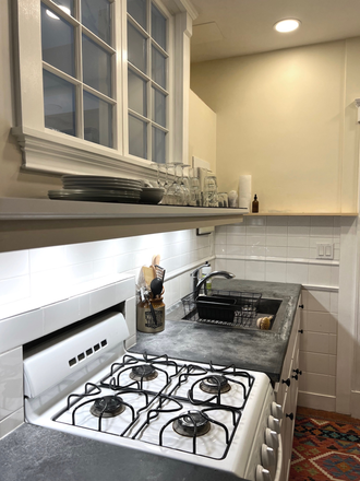 Kitchen - Bright Mid-Cambridge Flat Apartments