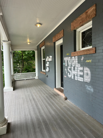 Unit 3&4 Entrance - House on Grandview close to campus and pearl! (Girls Only)