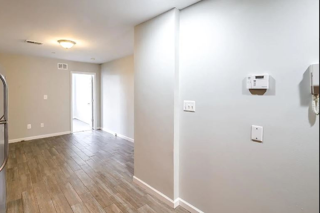 Hall into common area - Spacious 4 Bed, 2 bath, w/ back yard and front porch 1 block from campus House