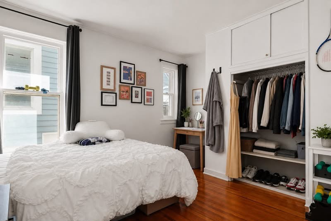Bedroom 1 - Evanston nice house — walking distance from campus