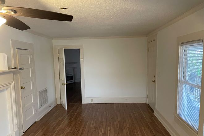 bed1 - Single family home in country