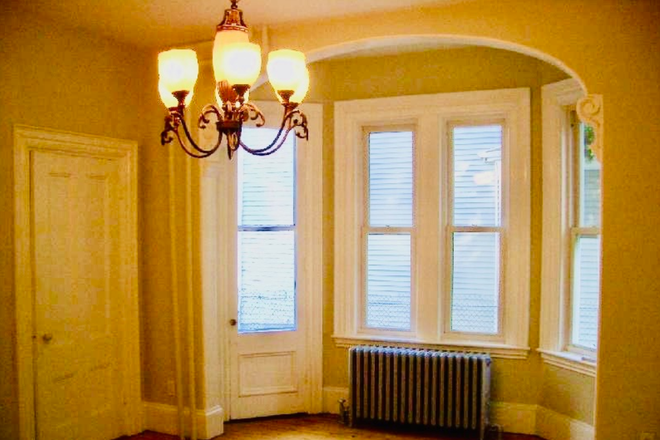 Bedroom - Huge 8 Bed 3 Bathroom Option! Duplex