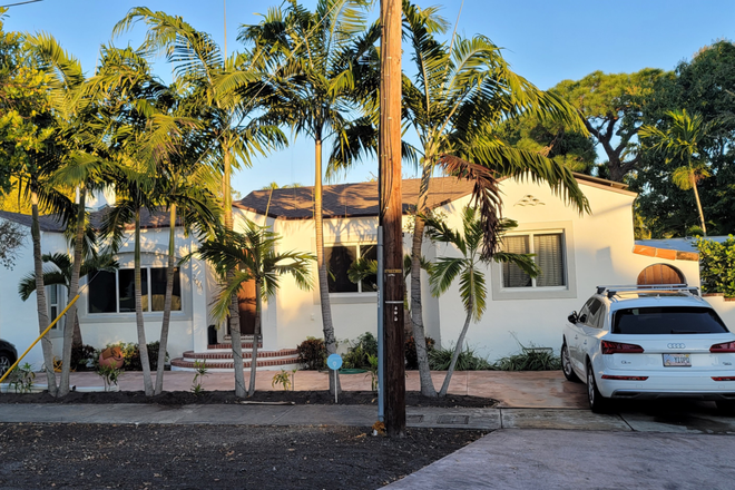 Front view of home - Charming home near UM