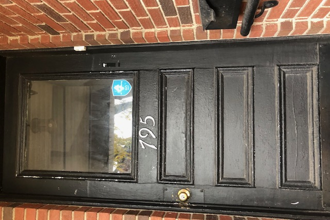 Welcome Home - Sunny Three Bedroom Apartments