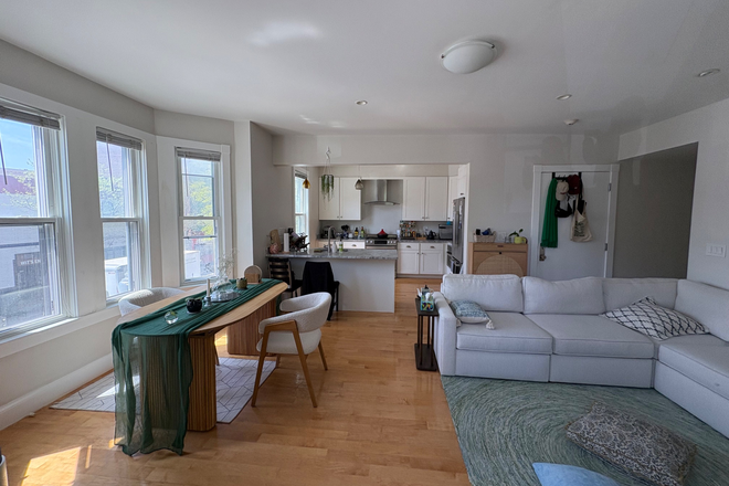 Kitchen/Dining - Room in beautiful apartment available Dec - May (Winter + Spring Semester)