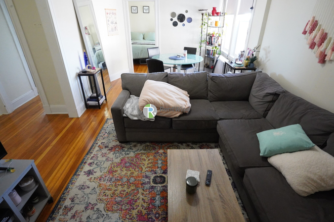 2 - SEPT 2025-Fantastic Comm Ave 2 bed, H/HW inc. Cat ok. No Fee To You! Apartments