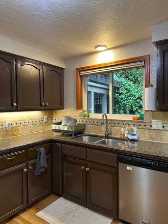 kitchen - comfy sharehouse in northeast eugene