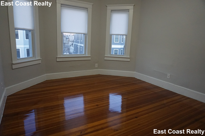 1 - AVAIL NOW-Awesome 4 bed 2 bath. Easy Red Line. Student OK. NO FEE Apartments