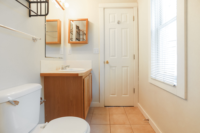 1840 18th Street Bathroom - 1840 18th St. Apartments