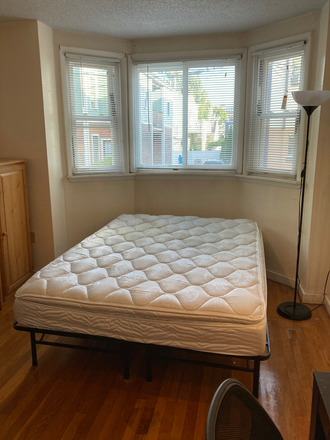 Bedroom A - LARGE SUNNY FURNISHED ROOM NEAR MIT, KENDALL, ALL UTILITES INCLUDED