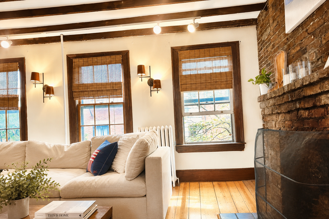 1 - Beacon Hill 2 floor penthouse 2 bed 1.5 bath for 9/1 No Fee
