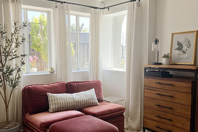 Living room / seating area - North Berkeley -- Large 1 bedroom, private bath, shared backyard (shared WD) House