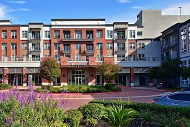 Outside the complex - Lofts at Wolf Pen Creek Townhouse