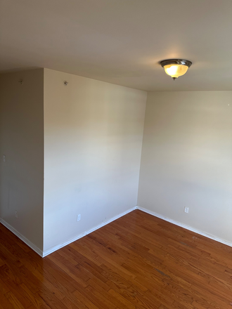 Empty room 3rd floor - North Camac Street Apt