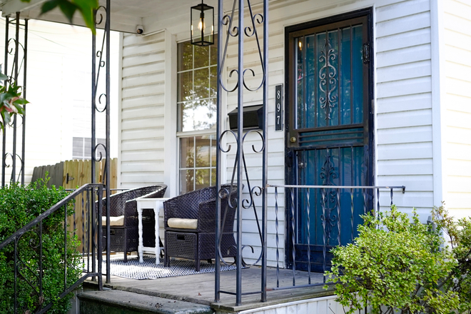 897 Blythe St - Porch - Furnished Single Family Home near Cooper Young