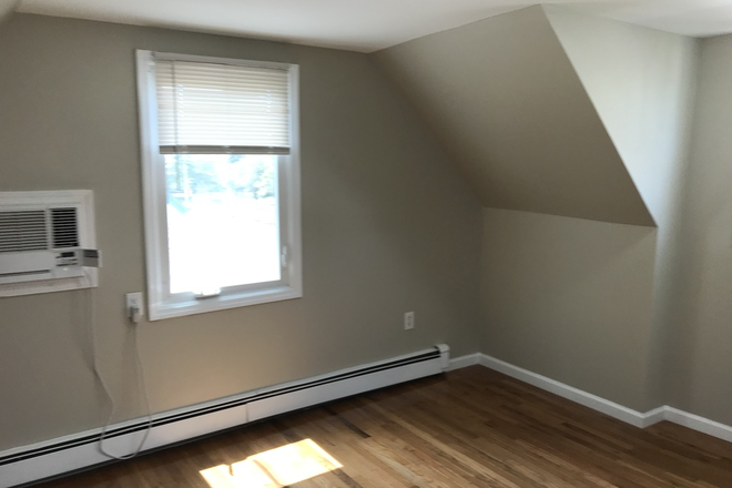 Bedroom 1 - Greengrove Avenue - 7 Above Ground Bedrooms - Available for June 2025 House