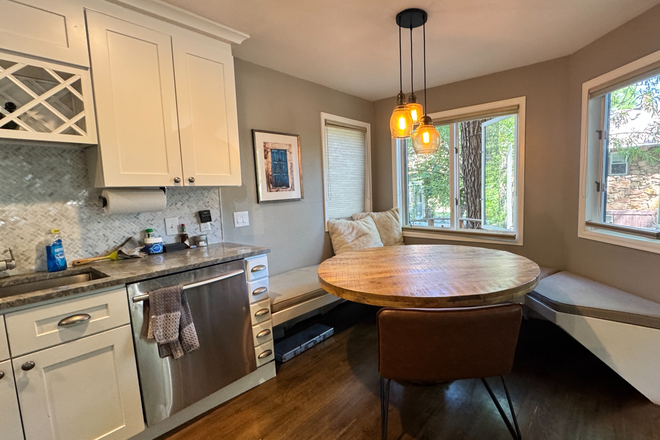 kitchen - Seeking roommate - nice condo near Pearl/campus