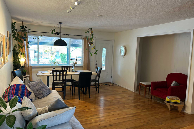 living/dining room - 1-2 BR Private Bath / Summer Sublet