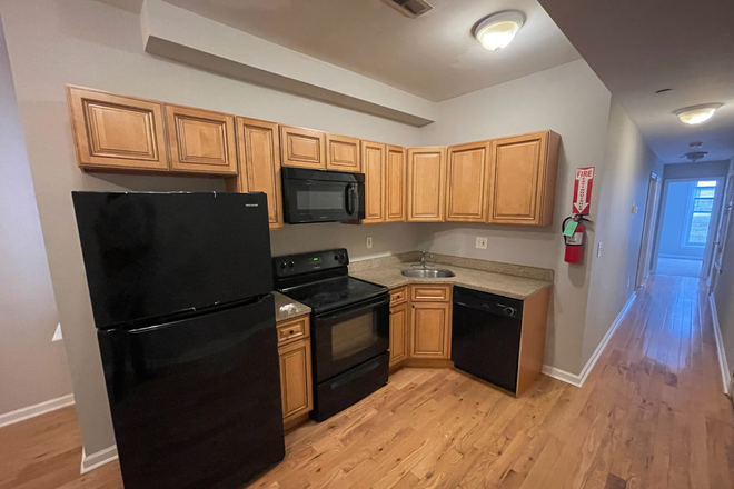 Kitchen C - 1637 W. Diamond St. Apartments