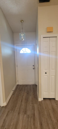 front hallway - Full house close to campus/daycare center