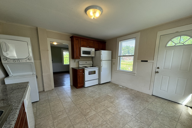 Kitchen - 46 Old Amherst Road #1 Apartments