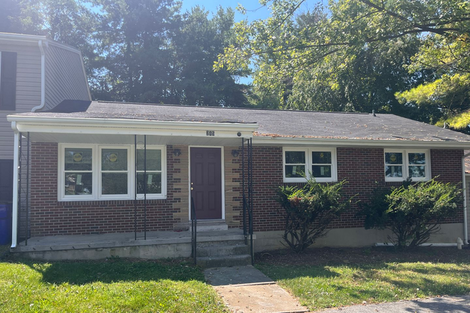  - 3 Bedroom 1.5 Bath Townhouse