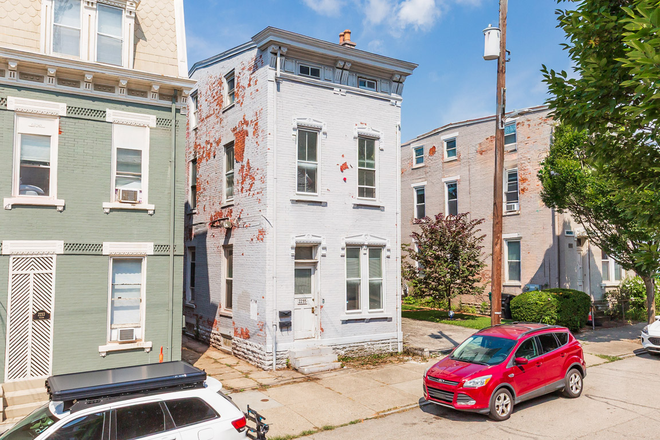 Front - Live Close to Campus in the Heart of CUF
