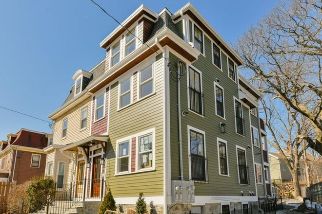 Front of house (second level apt) + parking in the back - Furnished 1BR + Den | 1.5 Bath | Parking + Utilities Included | Boston Summer Rental (Roxbury)