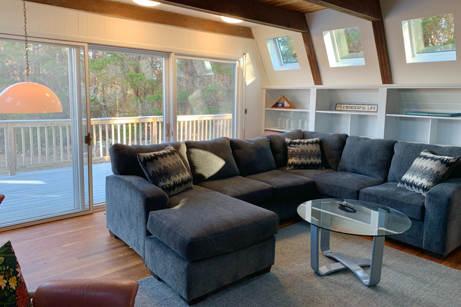 Living Room - Available September 1, 2026: Charming Coastal Cottage, Short drive to campus, 4 Bedrooms House