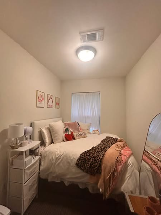 Bedroom - Landmark 4 x 2 Apartment Relet