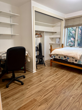 bedroom - 10 minutes walk to CMU, rooms/house available