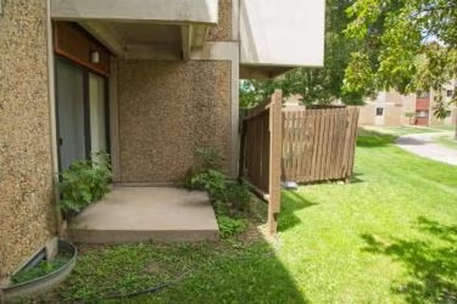 Yard - Newton Court, Close to Campus, All Utilities Included - Looking for Female Roommates Apartments